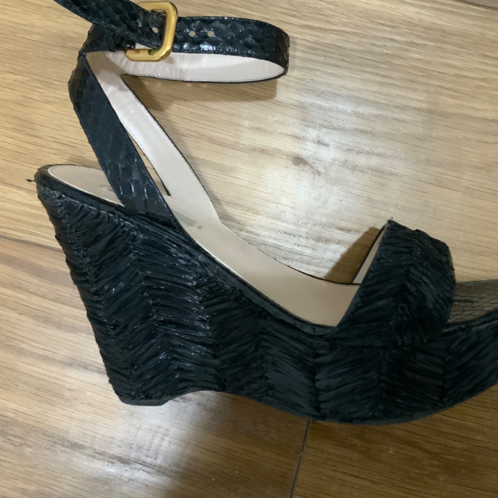 Authentic PRADA Black Raffia Wedges - Picture 3 of 10